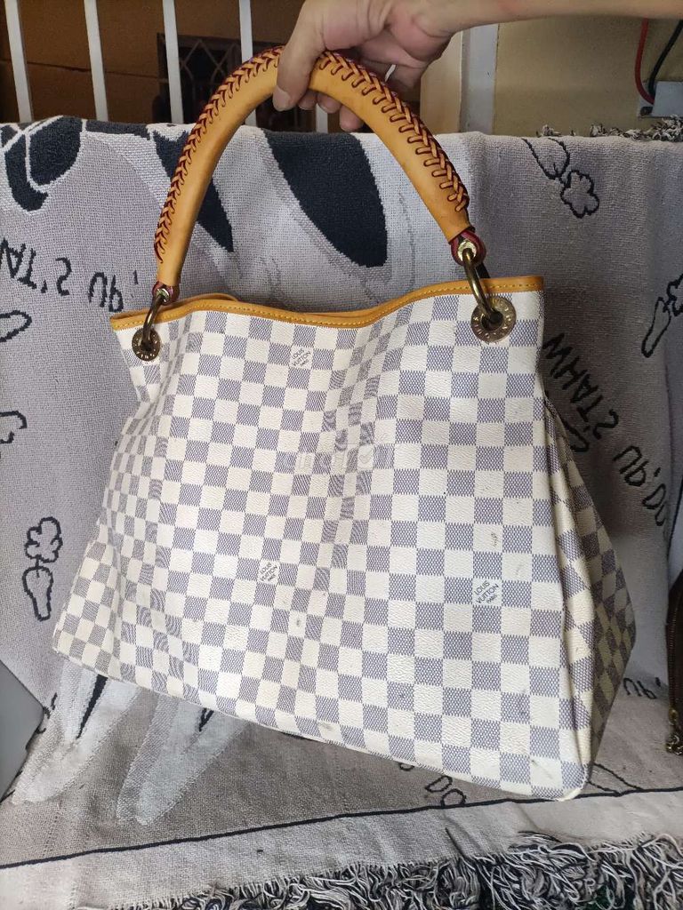 Túi xách Louis Vuitton Nữ Da Trắng. Mua bán Túi xách tại Quận Tân Bình Tp Hồ Chí Minh được đăng bởi Xuân Anh hình 1