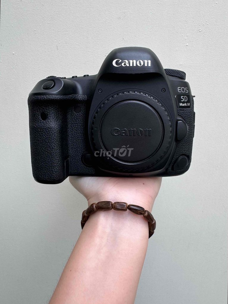 Canon 5DIV  ( 5D4 ) xài tốt rõ đẹp nét .