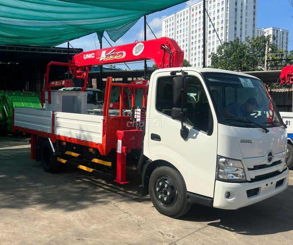 XE CẨU HINO 2,49 TẤN THUNG 5M - CÓ RỔ NÂNG NGƯỜI