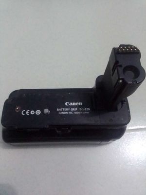 Cần bán Grip Canon 30d bg-e2n tặng cục pin for 30d