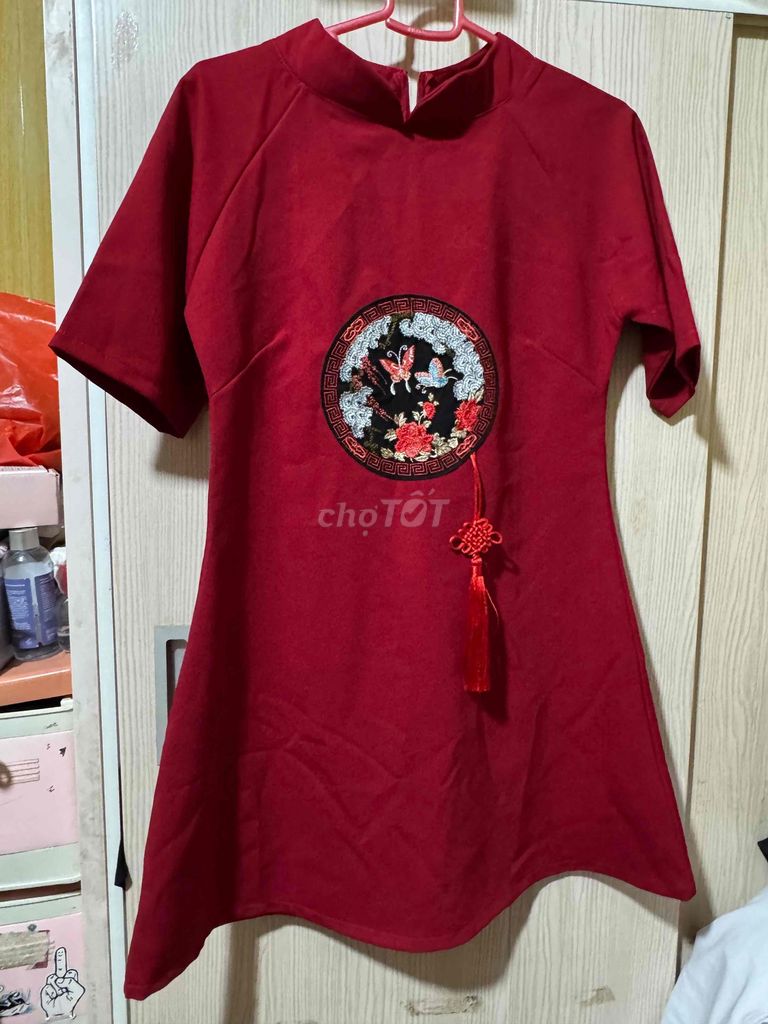 Áo dài cách tân Nữ Đỏ size M. Mua bán Quần áo tại Quận Đống Đa Hà Nội được đăng bởi Lạc Mẫn Nhi hình 1