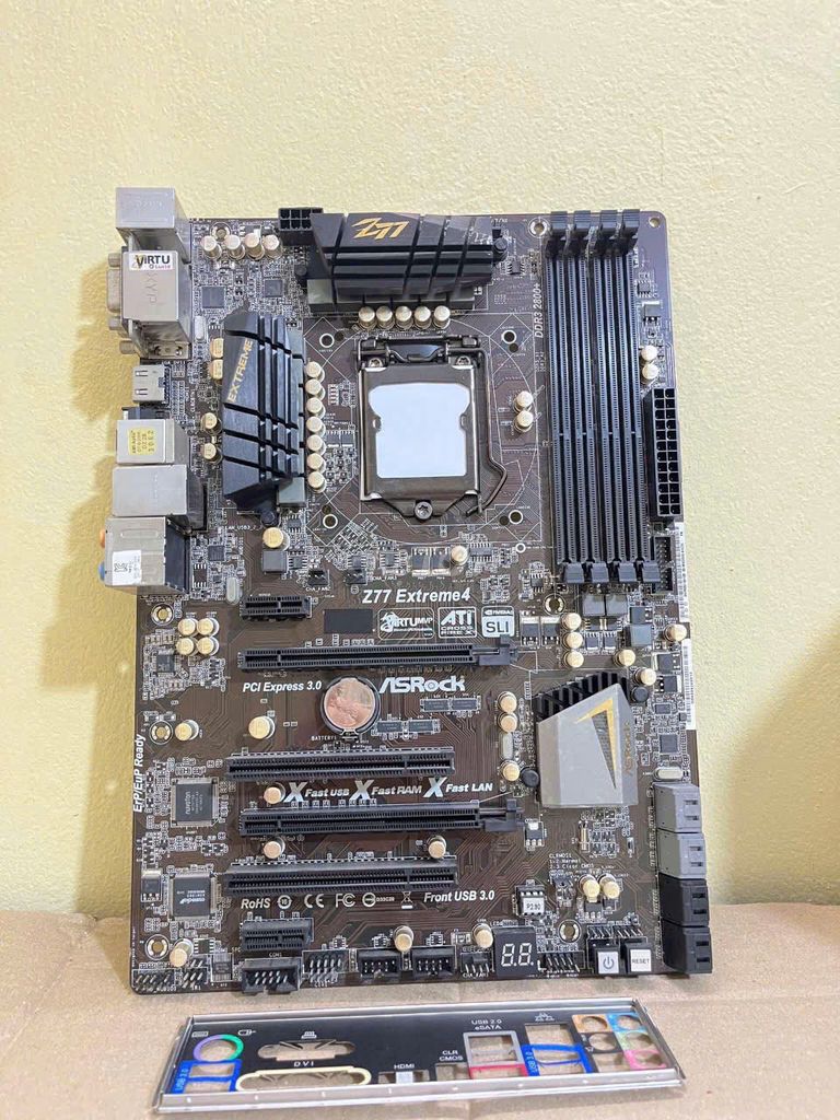 Cần bán main asrock z77 extreme 4 sk1155 bus 2800