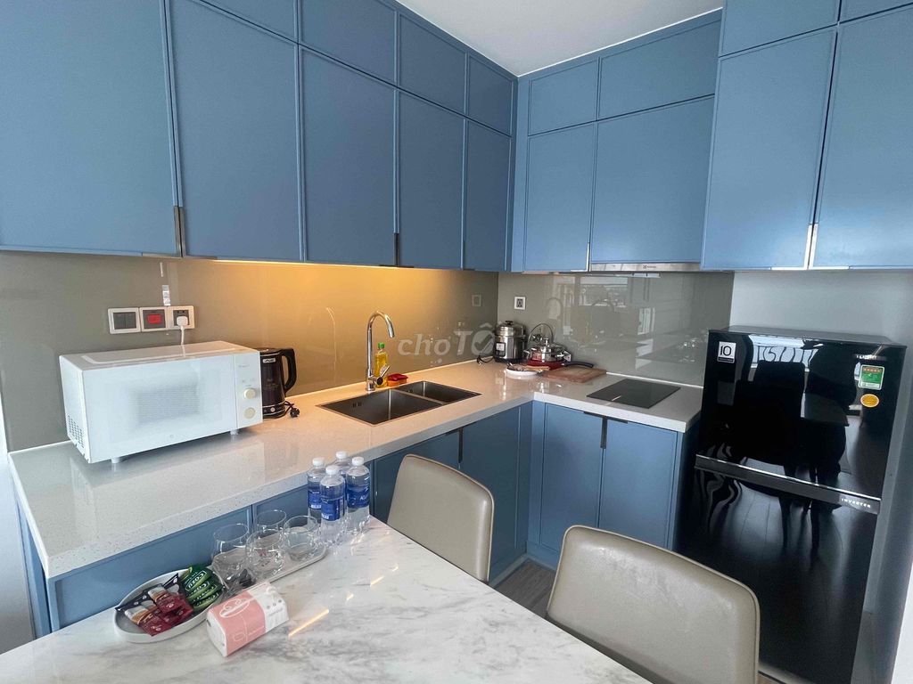 Furnished 1-bedroom at Golden Bay with bay and river views — photo 7