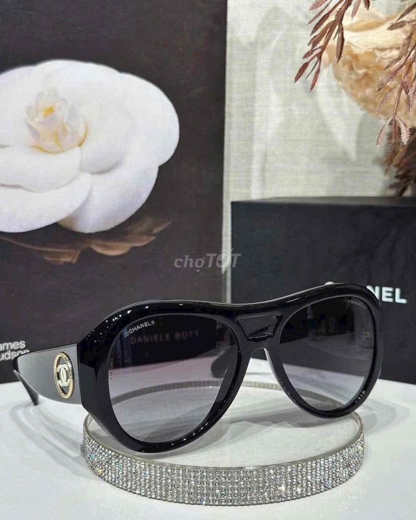 Kính râm Chanel Nữ Chống tia UV Ý. Mua bán Phụ kiện thời trang khác tại Thành phố Chí Linh Hải Dương được đăng bởi Quỳnh Nga 2hand hình 1