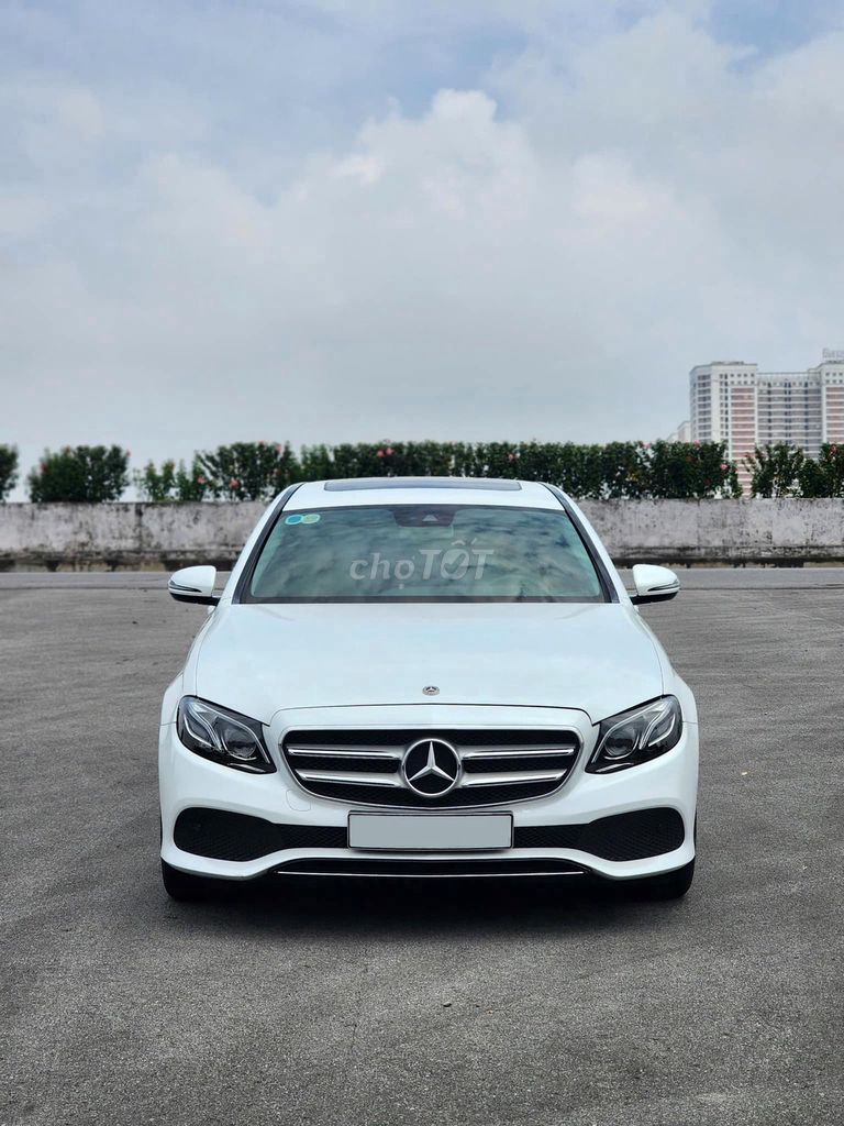 Mercedes Benz E250 2018 2.0L AT - 60.000 km.