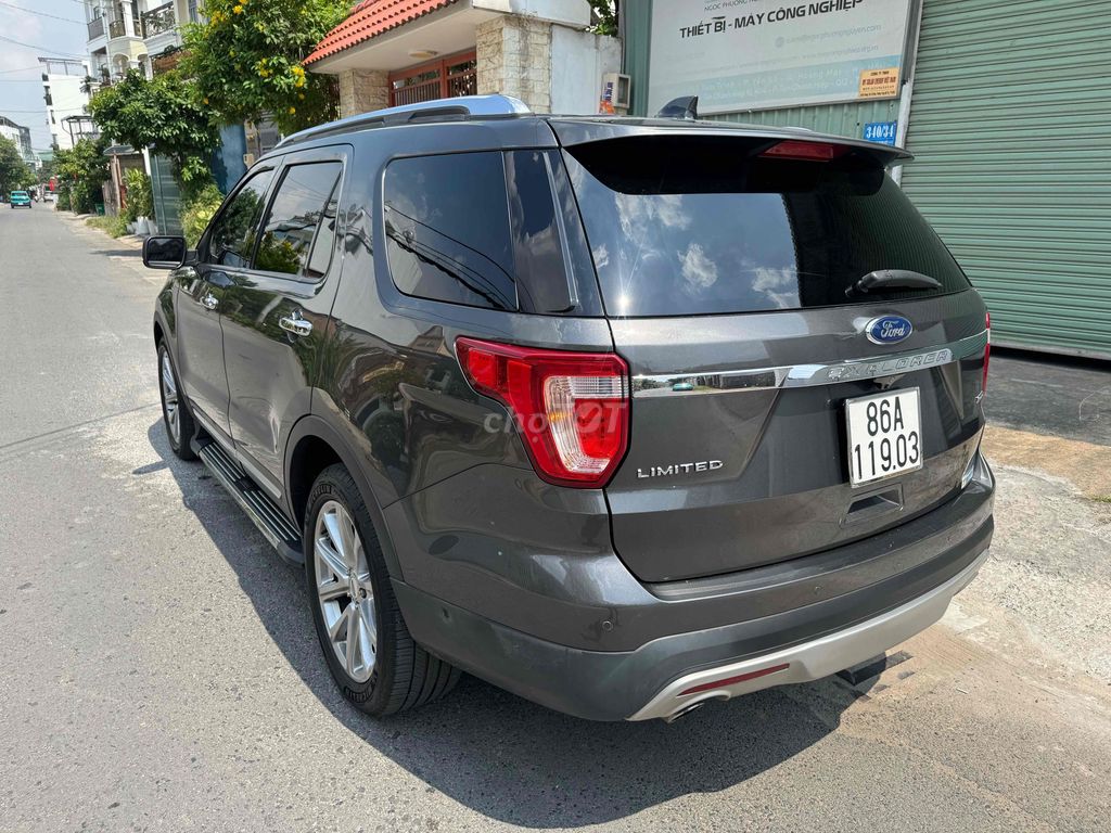 Ford Explorer 2017 США Серый 7 мест