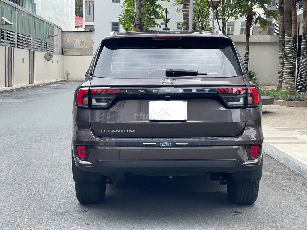 Ford Everest Titanium 4x2 AT 2024 - 5600 km. Mua bán Ô tô tại Quận Phú Nhuận Tp Hồ Chí Minh được đăng bởi Trần Hoàng Long hình 10