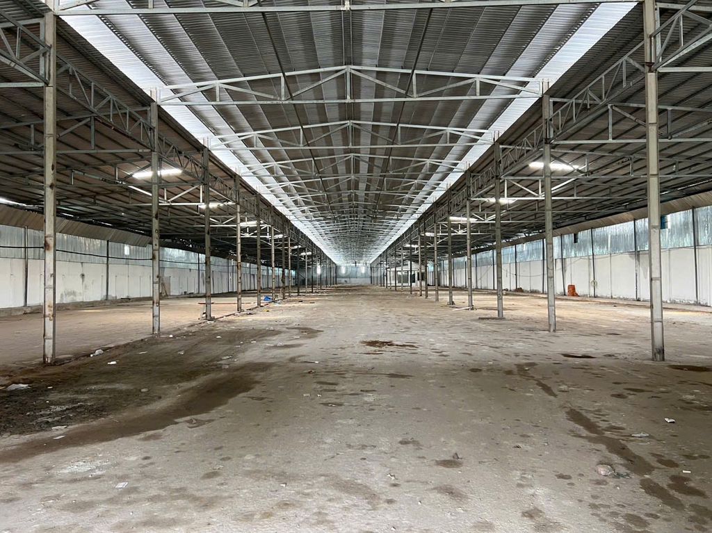 Kho xưởng 8.000m² có PCCC và điện 3 pha, mặt tiền đường Quốc Lộ 1A