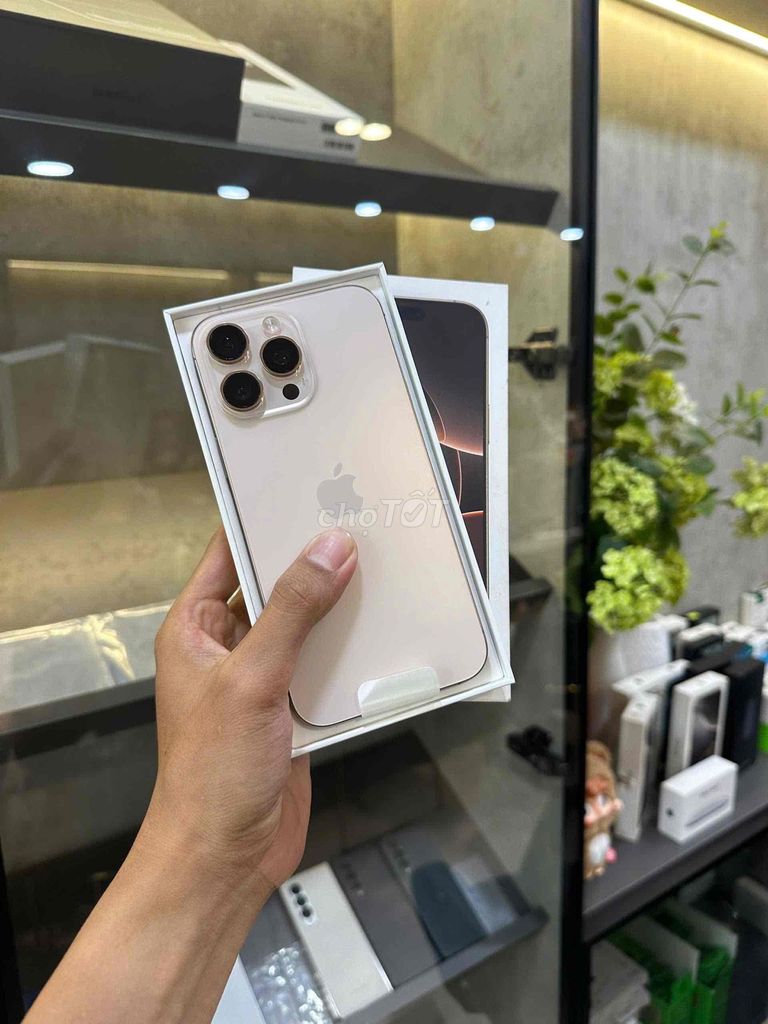 Apple iPhone 16 Promax 256GB Gold Chính Hãng 99%. Mua bán Điện thoại tại Quận 8 Tp Hồ Chí Minh được đăng bởi CA REM BÁN TÁO hình 1