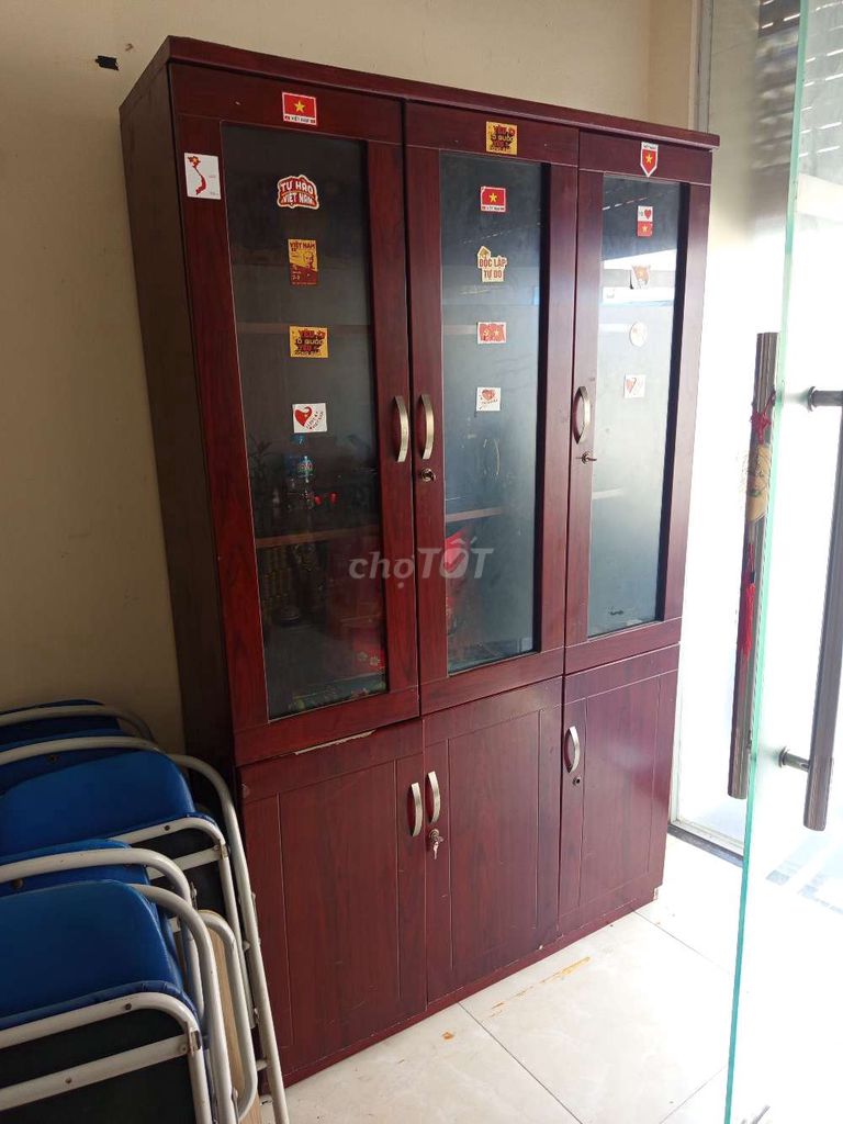 Tủ trưng bày Gỗ Kính Nâu đỏ. Mua bán Tủ, kệ gia đình tại Quận Bắc Từ Liêm Hà Nội được đăng bởi Khiên Nguyễn hình 1