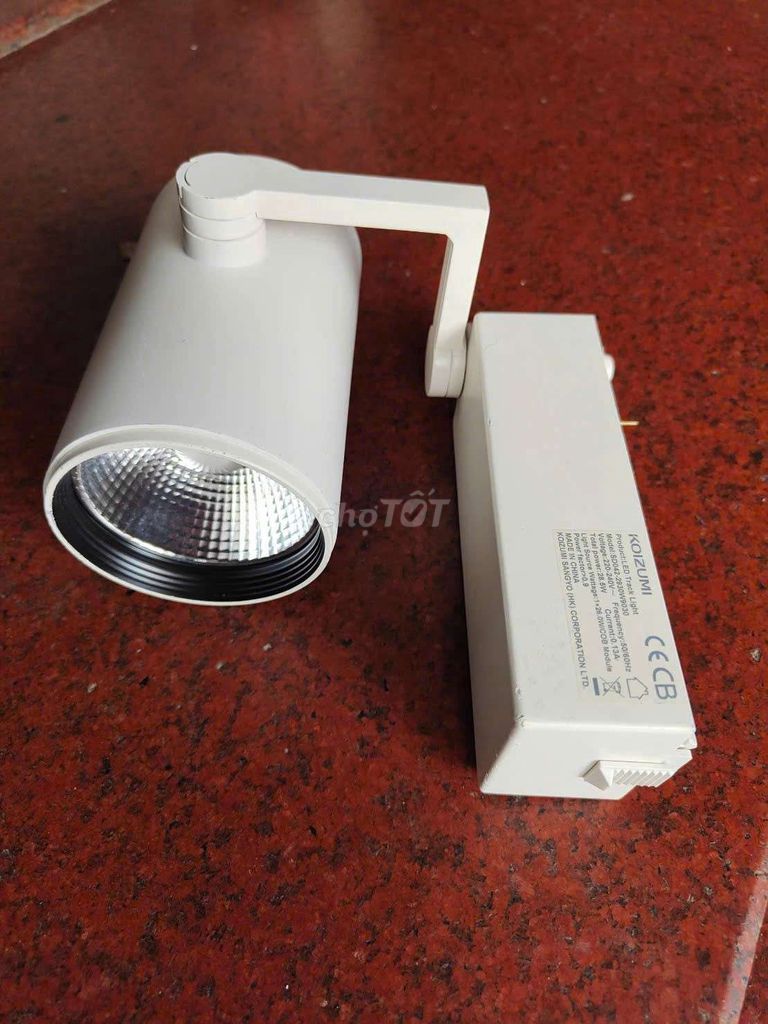 Đèn rọi ray KOIZUMI SD042-2930W9030. Mua bán Đèn tại Thành phố Thuận An Bình Dương được đăng bởi thanh tuyen hình 1