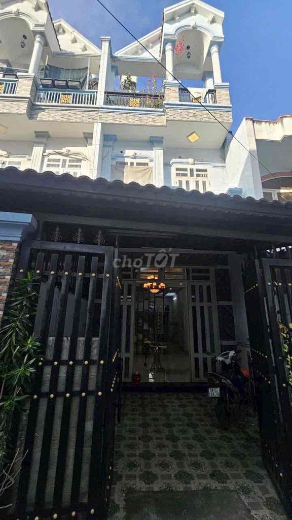 🏡 Bán Nhà 3 Tầng Sân Thượng - DT 80m2, Giá 5.2 Tỷ - Đường Huỳnh Tấn Ph