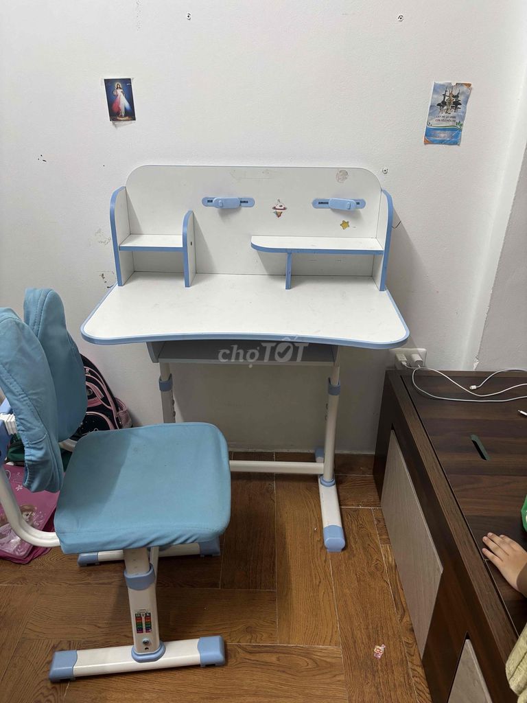 Bàn học nữ gỗ kim loại. Mua bán Bàn ghế tại Quận Bắc Từ Liêm Hà Nội được đăng bởi Lan hình 1