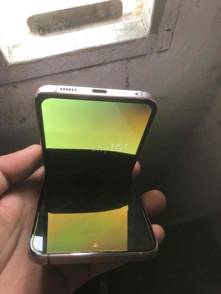 Samsung Galaxy Z Flip Hồng Đã sử dụng. Mua bán Điện thoại tại Quận 12 Tp Hồ Chí Minh được đăng bởi chuyên chai chai đồ cũ giá giẻ  hình 1