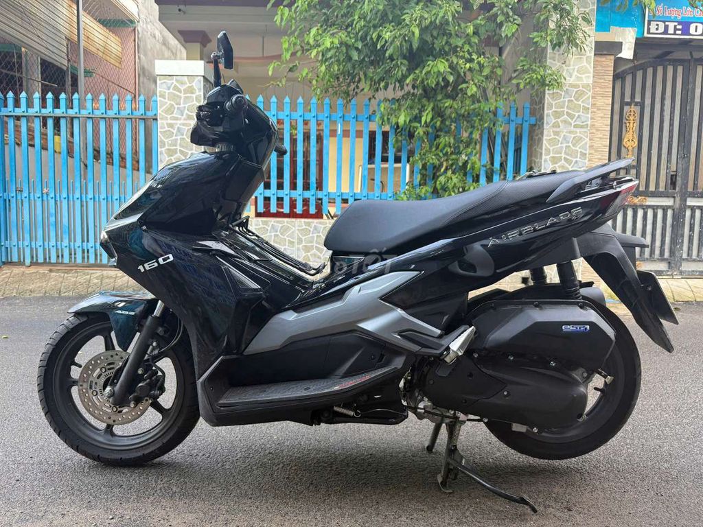 Air blade 160i 2025 bạc đen 98%. Mua bán Xe máy tại Huyện Long Điền Bà Rịa - Vũng Tàu được đăng bởi Tuấn hình 1