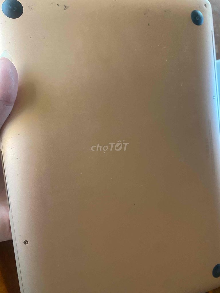 Macbook Air M1 , màn hơi lỗi một sọc sọc như hình. Mua bán Laptop tại Quận Ngũ Hành Sơn Đà Nẵng được đăng bởi hieutran hình 1