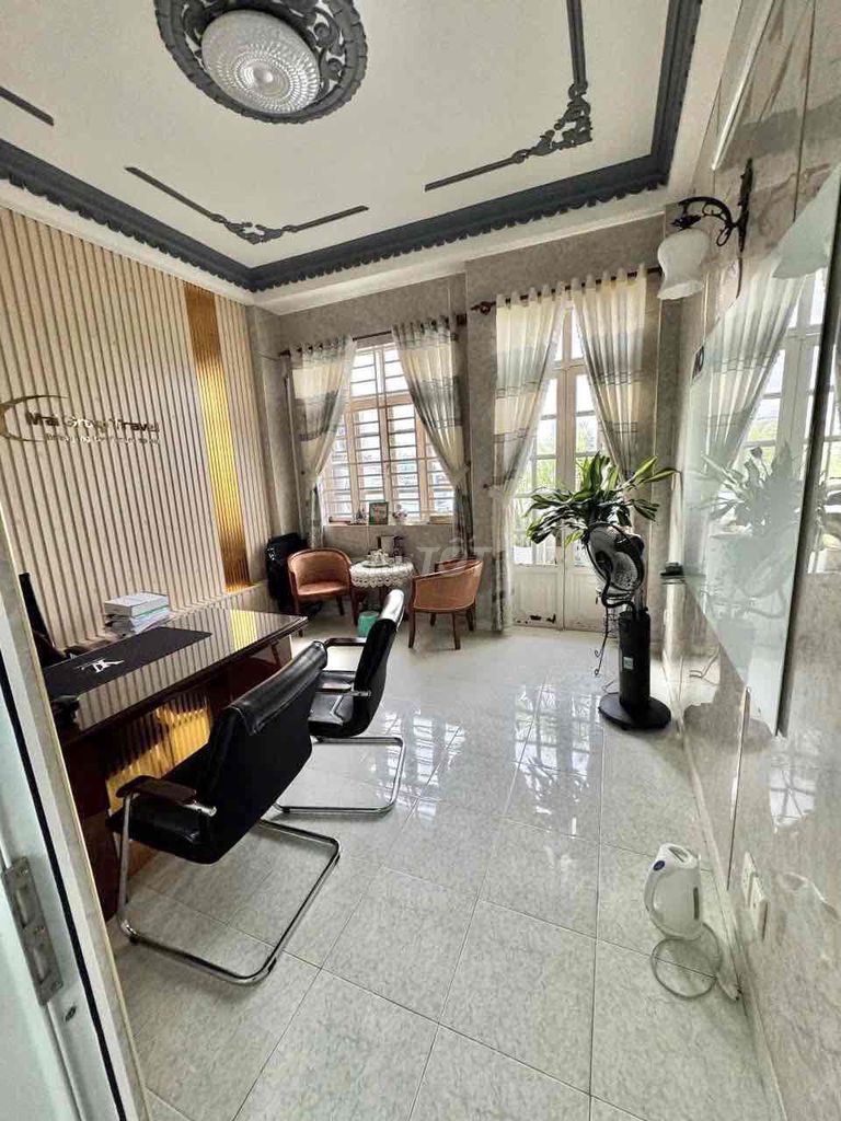 Дом 1 этаж и 3 лофта, 4 спальни, 4x16м, фасад улицы в районе Тан Киенг
