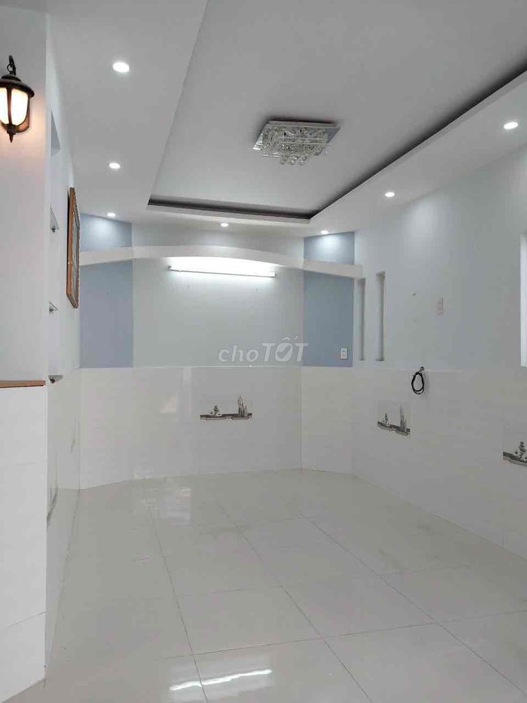 Nhà mới. Hình thật 100%. 2 lầu. 2PN.3WC. Phan Văn Trị. P.11. B.Thạnh