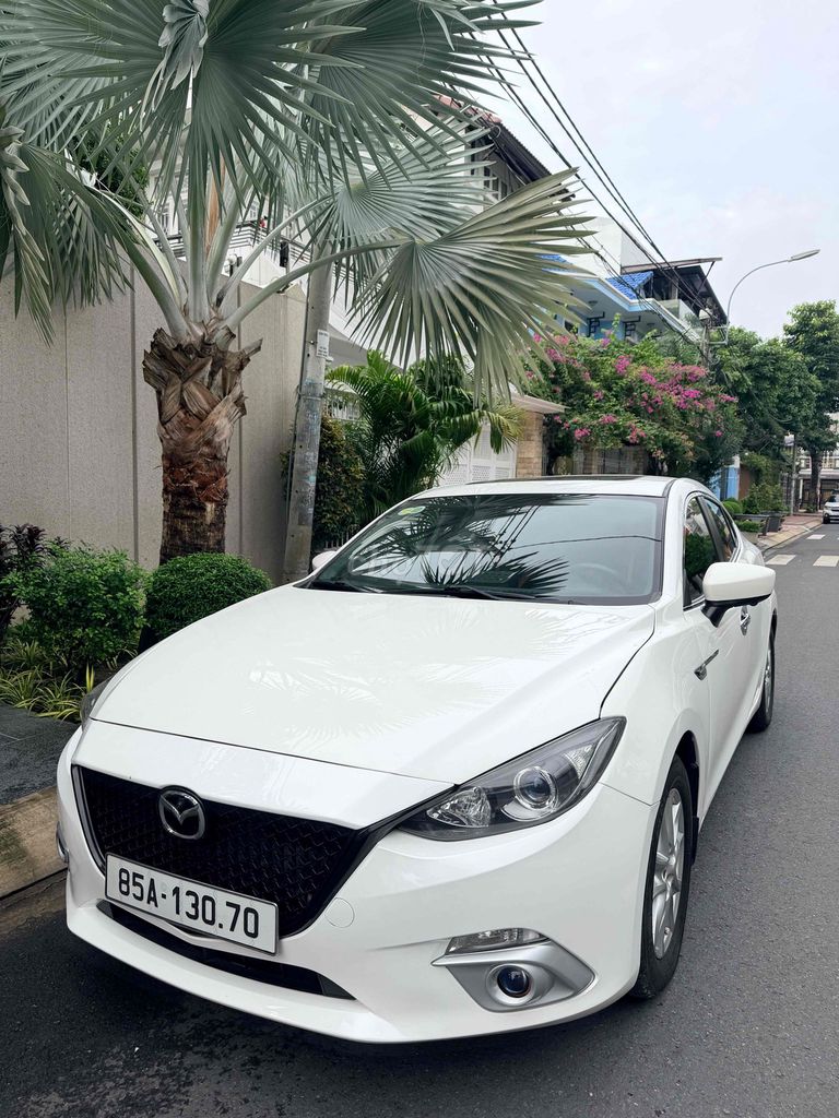 Mazda Mazda 3 белый 5 мест бензин