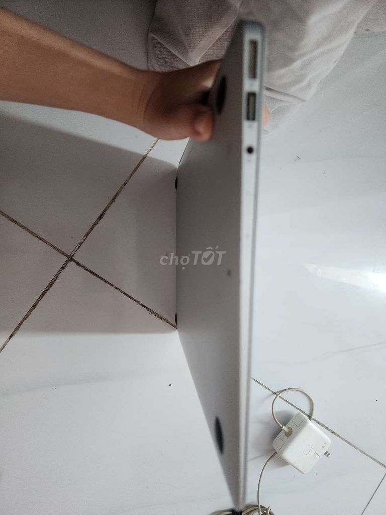 Apple MacBook Air Bạc Không hoạt động. Mua bán Laptop tại Quận 8 Tp Hồ Chí Minh được đăng bởi Thanh Thu hình 1