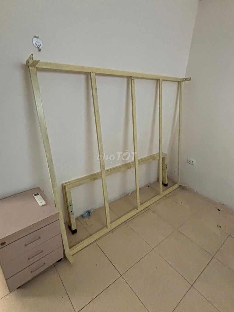 Chân giường Sắt sơn tĩnh điện Vàng nhạt chắc chắn. Mua bán Giường, chăn ga gối nệm tại Quận Hoàng Mai Hà Nội được đăng bởi Hương hình 1