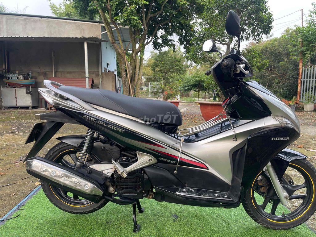 cần bán air blade. Mua bán Xe máy tại Thị xã Phú Mỹ Bà Rịa - Vũng Tàu được đăng bởi Lê  Thanh Hải  hình 7