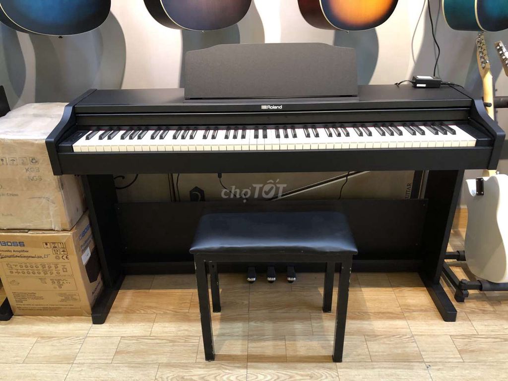 Piano Roland Rp102