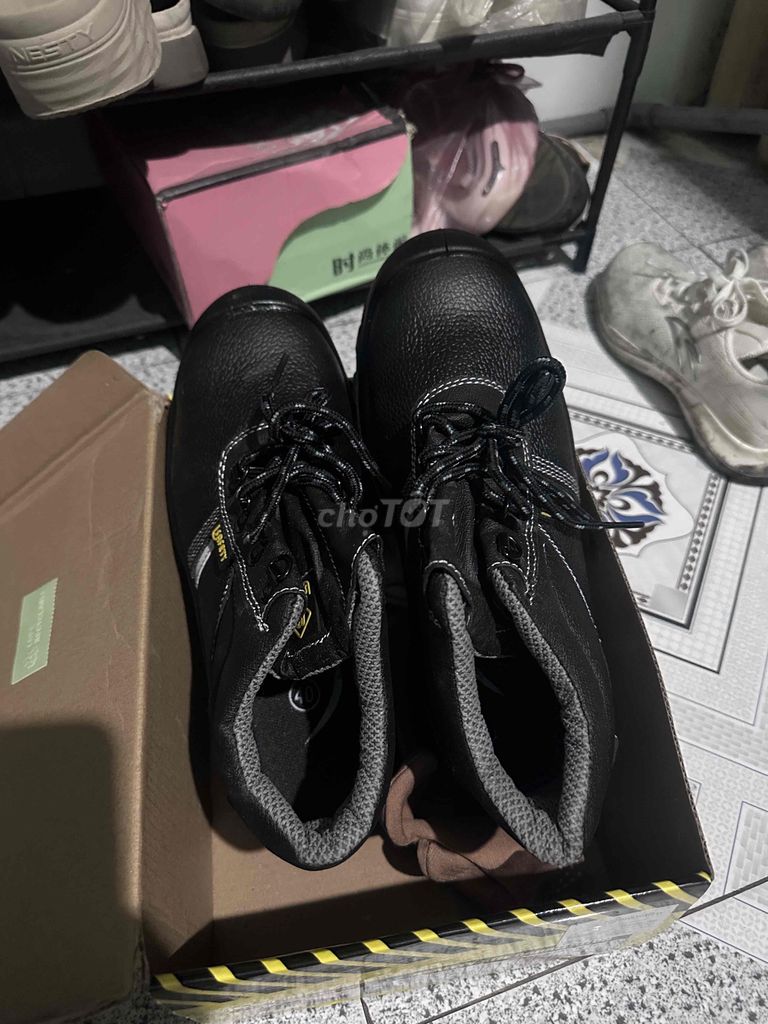 Giày bảo hộ Nam Đen size 40. Mua bán Giày dép tại Thị xã Tân Uyên Bình Dương được đăng bởi lc001 hình 1