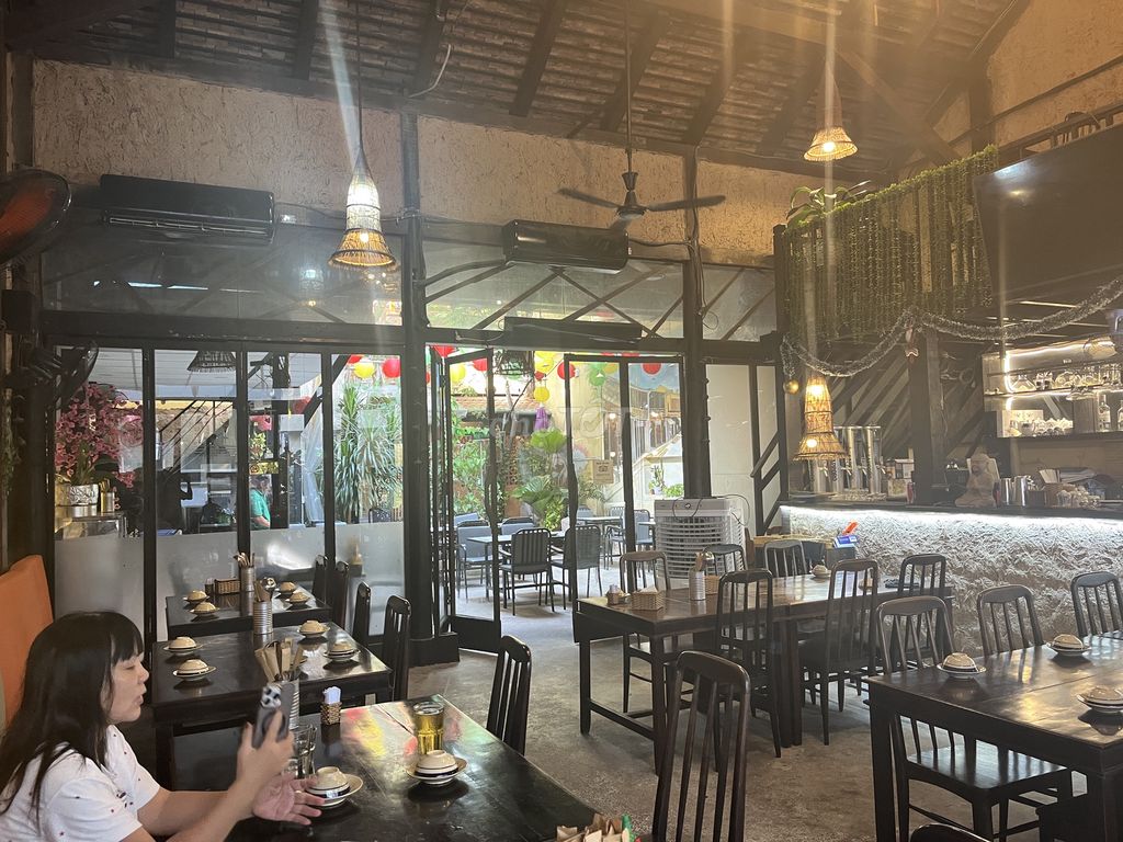 Nhà hẻm 55 Lê Thị Hồng Gấm, Q1: 8.3m x 24m, nhà trệt gỗ truyền thống..