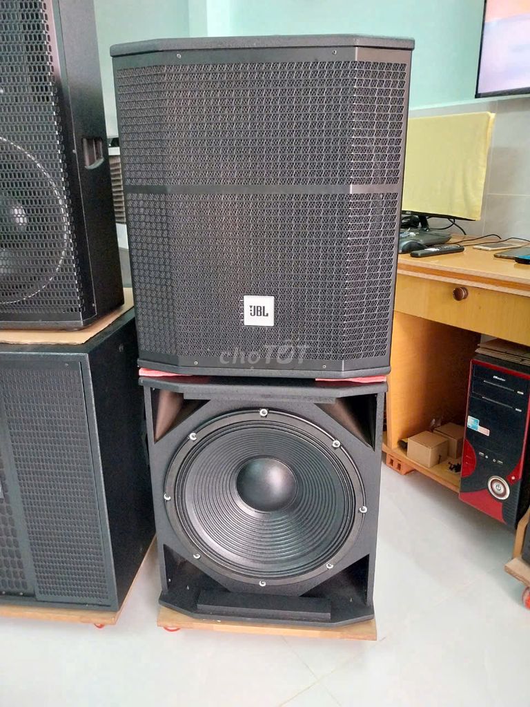 Loa sub hơi bass 40 Rcf côn 75 từ 190(mới 100%)