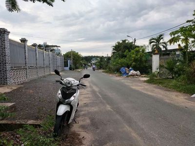 Gia đình ra nước ngoài ở .. kêu bán lô đất giá hợp lý ra đi lẹ .