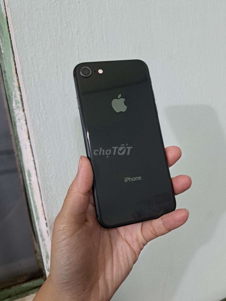 Iphone 8 đen QT 64G nguyên rin, mới 99%