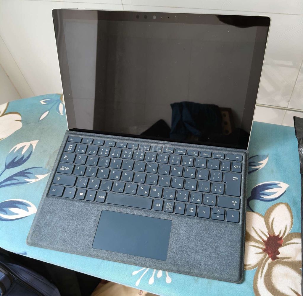 Surface Pro 5 M3-7y30 12.5 inch 4GB/128GB. Mua bán Laptop tại Quận Ninh Kiều Cần Thơ được đăng bởi nguyễn minh thái hình 1