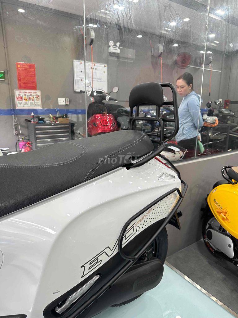 SIÊU PHẨM EVO GRAND + TẶNG BAGA SAU / KHUNG BẢO VỆ. Mua bán Xe điện tại Quận 5 Tp Hồ Chí Minh được đăng bởi Nguyễn Nghĩa hình 6