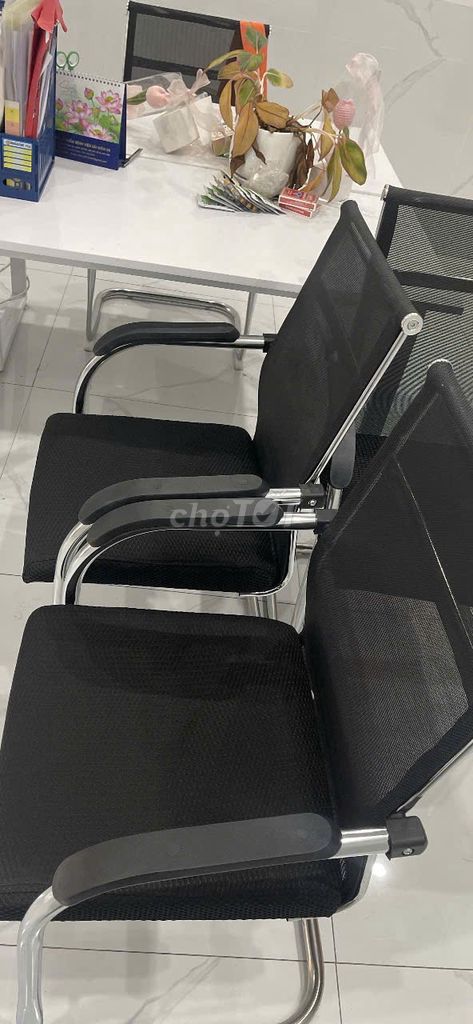Ghế văn phòng lưới kim loại đen điều chỉnh độ cao. Mua bán Đồ dùng văn phòng tại Huyện Quế Võ Bắc Ninh được đăng bởi Kiều Oanh hình 1