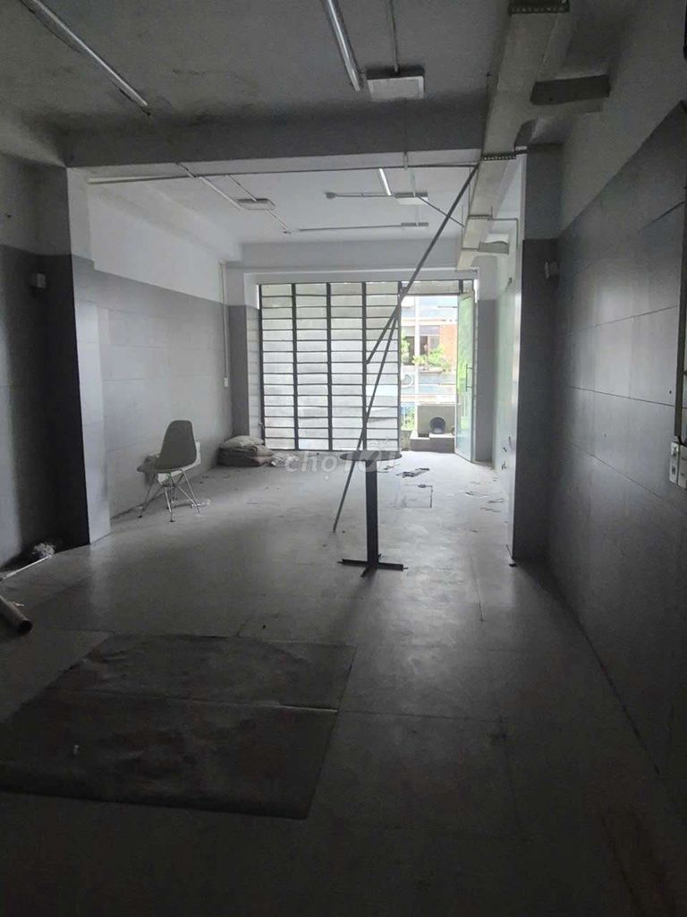 MB NGUYỄN TRÃI Q1. Ngay vòng xoay phù đổng. 4x18m 4 tầng, chỉ 45tr