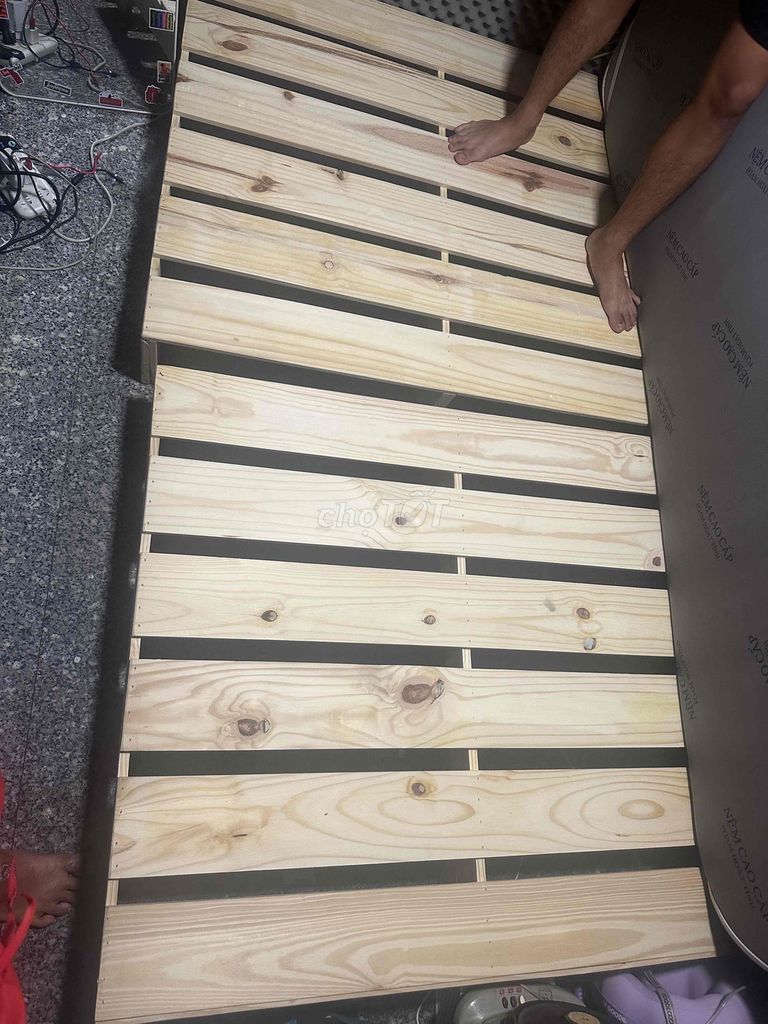 Pallet giường Gỗ thông 1m2 x 2m 20cm Đã sử dụng. Mua bán Giường, chăn ga gối nệm tại Quận Bình Thạnh Tp Hồ Chí Minh được đăng bởi Nguyễn Đô Thành hình 1