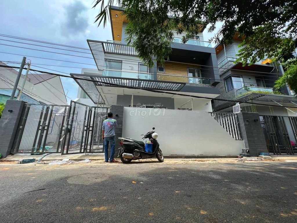 Biệt Thự PHÚ HOÀ -Giáp Chợ Bình Điềm , Trường Đại học TDM chỉ 6ty5