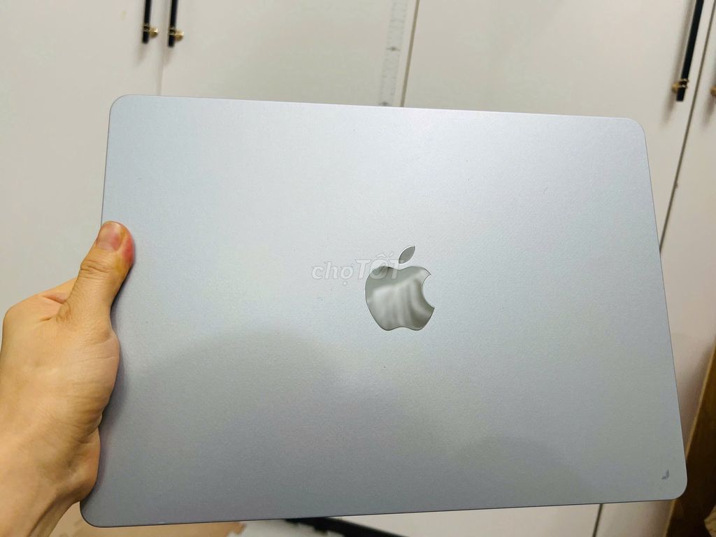 Apple MacBook Air 2025 M4 13 inch 16GB/256GB Xanh. Mua bán Laptop tại Quận Hai Bà Trưng Hà Nội được đăng bởi pham thu ha hình 1