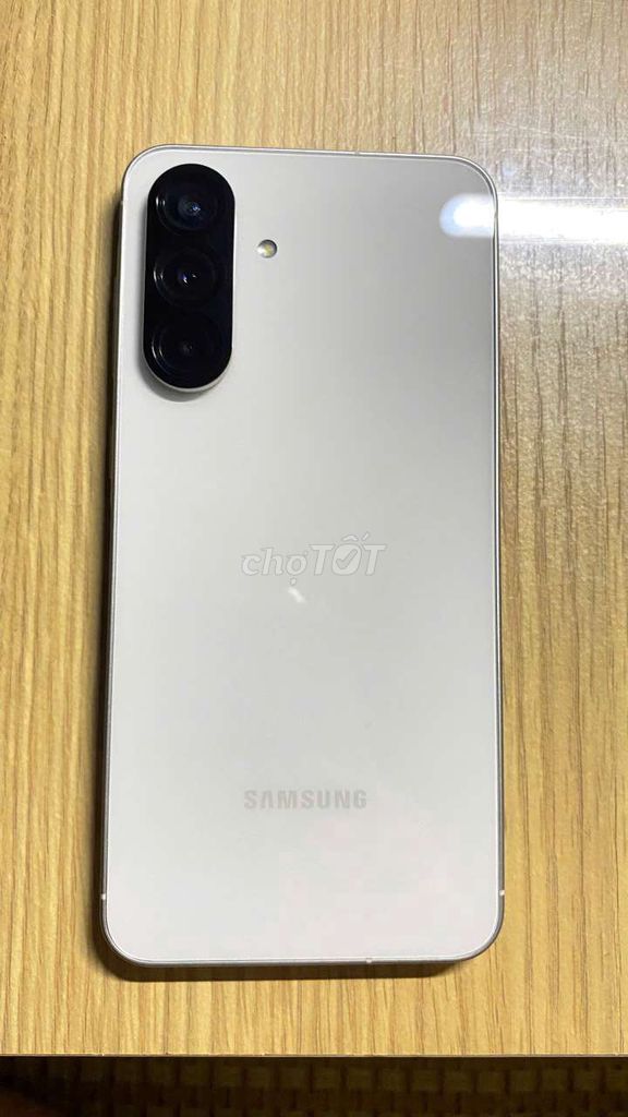 Samsung Điện thoại Trắng. Mua bán Điện thoại tại Quận Gò Vấp Tp Hồ Chí Minh được đăng bởi Đinh Văn Quân hình 1