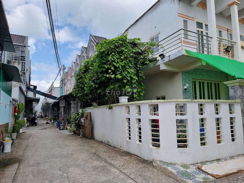 Nhà 2 tang gan chơ Hung Long gia chi 630 trieu. Mua bán nhà ở tại Huyện Bình Chánh Tp Hồ Chí Minh được đăng bởi Nguyễn quốc trung hình 1
