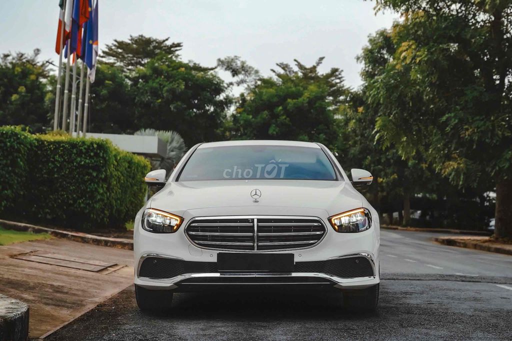 Mercedes Benz E Class 2023 - 6999 km cực đẹp. Mua bán Ô tô tại Quận 7 Tp Hồ Chí Minh được đăng bởi Hoàng Anh Tuấn hình 1