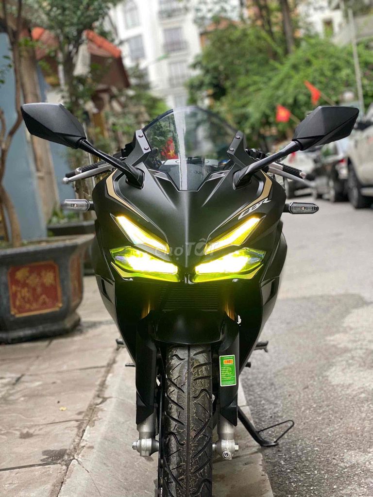 Honda CBR 150 ABS 2024 черный, пробег 1700 км