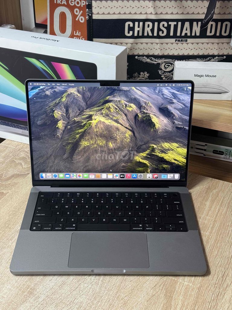 Macbook Pro 2021 - 14 inch M PRO , 16 gb , 512 GB