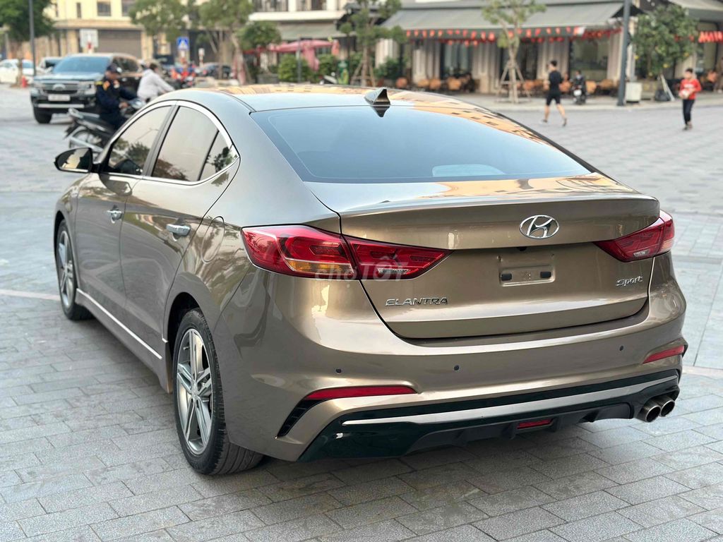 Hyundai Elantra 2019 1.6AT Sport - 80000 km. Mua bán Ô tô tại Quận Hoàng Mai Hà Nội được đăng bởi Đức Quyết hình 4