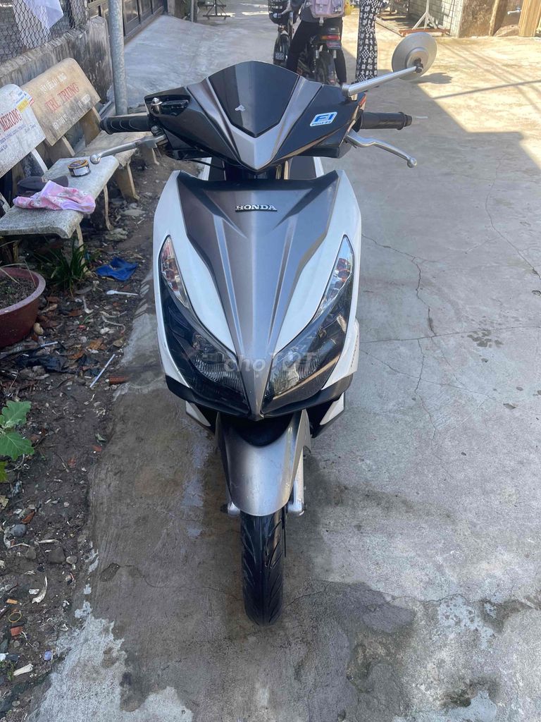 Honda Air Blade Fi 2015 125cc Trắng bạc biển 83. Mua bán Xe máy tại Quận Cái Răng Cần Thơ được đăng bởi Cầm Đồ Minh Tấn hình 2