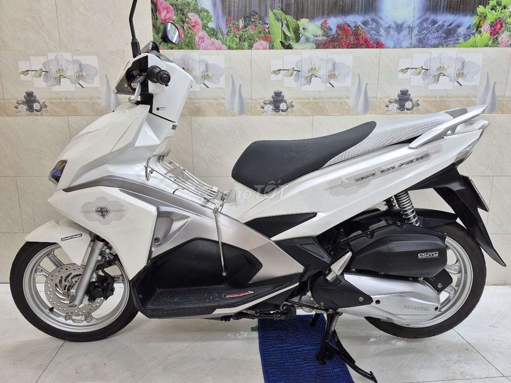 Airblade 125 trắng xám 2016 bstp. Mua bán Xe máy tại Quận 8 Tp Hồ Chí Minh được đăng bởi 475 Tùng Thiện Vương Q8 hình 6