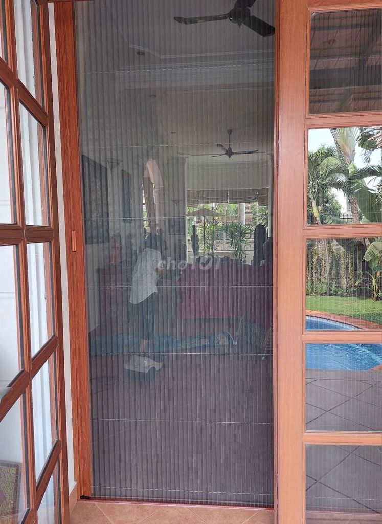 Cửa lưới chống côn trùng dạng xếp dùng cho cửa đi