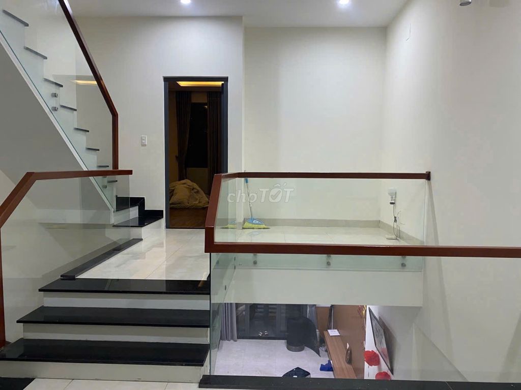 nhà 3 tầng Nam Việt Á - 5PN Full nội thất - Đường 10,5m