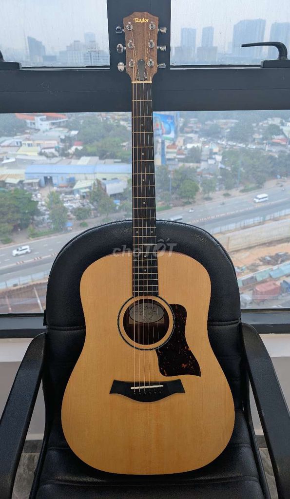 GUITAR TAYLOR BIG BABY NHƯ MỚI !